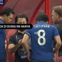 Nama pemain Timnas asal Thailand yang satu ini memang paling membuat salah fokus dan banyak dijadikan plesetan. Jadi ingat ya, semua yang ada di dunia ini memang hanya Thitiphan. Foto: instagram.com/awreceh.id