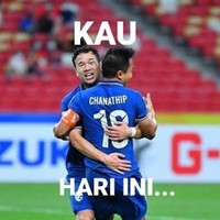 Nama pemain Timnas Thailand Chanathip Songkrasin jika diplesetin bisa jadi seperti sebuah syair lagu. Baca meme ini rasanya auto jadi pengin nyanyi deh. Foto: twitter.com/ripbottt