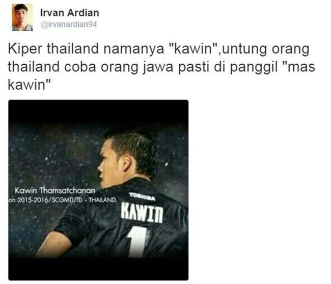 Nggak cuma nama pemain Timnas Thitiphan yang berhasil bikin salah fokus. Nama kiper Thailand yang satu ini juga mencuri atensi loh. Jangan aja ditambahin mas ya, nanti jadi mas kawin. Foto: twitter.com/irvanardian94