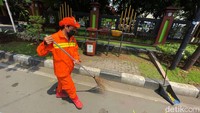 Padahal tempat sampah merupakan sarana yang penting untuk menjaga kebersihan.
