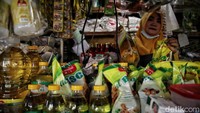 Selain itu harga kebutuhan pokok di pasar tradisional masih terbilang cukup tinggi seperti harga cabai, telur dan minyak.