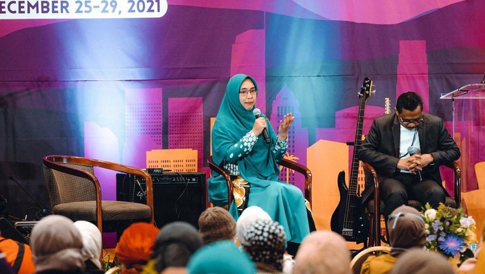 Oki Setiana Dewi