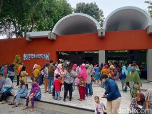 Pantai Kenjeran Surabaya Diserbu Wisatawan Selama Libur Tahun Baru