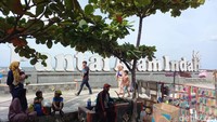 Pemkot Tegal menetapkan harga tiket masuk Obyek wisata Pantai Alam Indah (PAI) sebesar Rp 3.000 per orang. Sedangkan kendaraan roda dua dikenai biaya Rp 8.000 dan kendaraan roda empat Rp 10.000. (Imam Suripto/detikTravel)