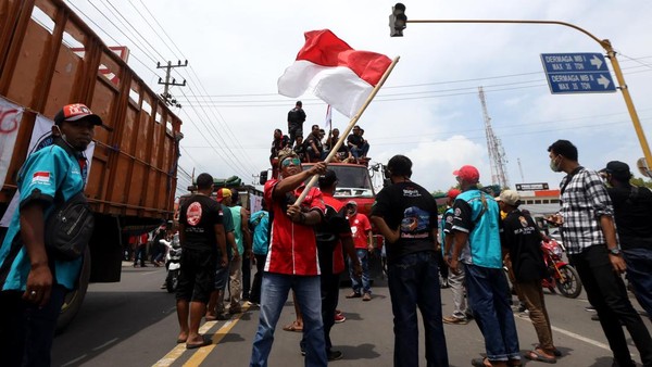 Protes ODOL, Sopir Truk Tutup Akses Pelabuhan Ketapang