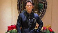 Bernama Sabrina Pazz, sosok perempuan cantik ini berhasil memikat hati Rafael Tan. Jauh dari awak media, keduanya menjalin hubungan asmara tanpa pemberitaan sana-sini. Foto: Instagram/rafaell_16