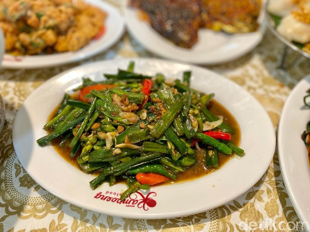 Di Kampoeng Seafood Bisa Cicip Ikan Masak Gulai dan Udang Bumbu 'Chitato'