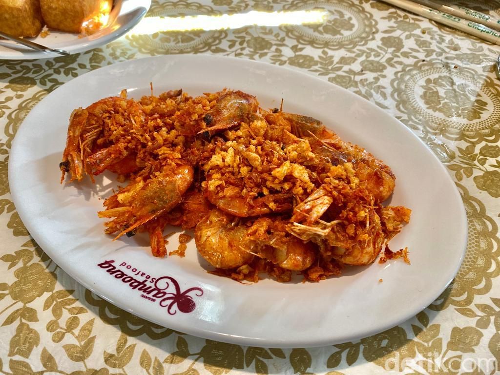 Di Kampoeng Seafood Bisa Cicip Ikan Masak Gulai dan Udang Bumbu 'Chitato'