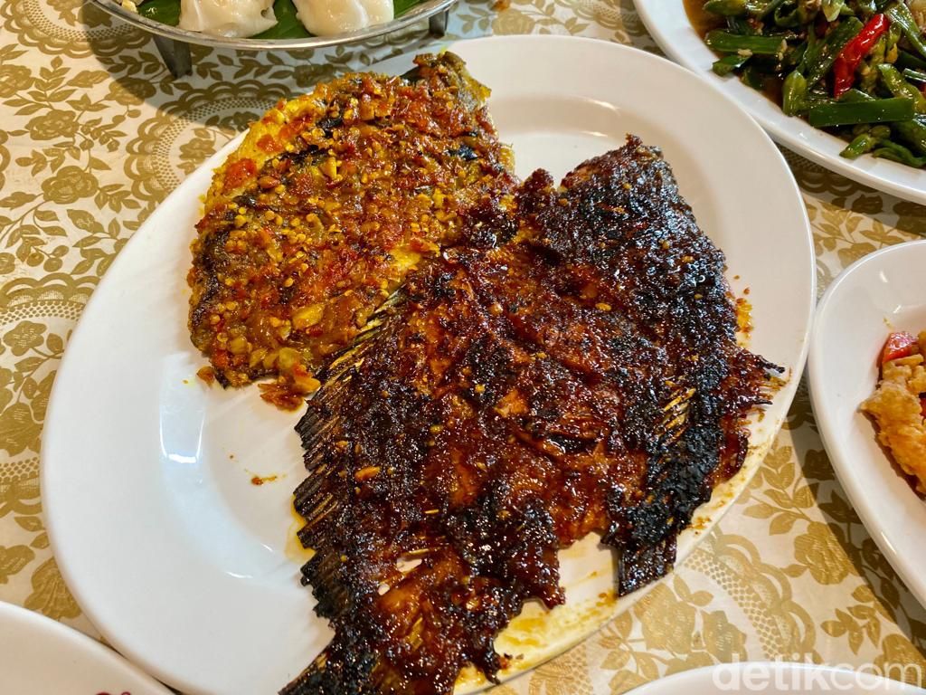 Di Kampoeng Seafood Bisa Cicip Ikan Masak Gulai dan Udang Bumbu 'Chitato'