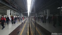 Sementara terkait kedatangan secara total hari ini terdapat sekitar 13 ribu pengguna yang tiba di area Daop 1 Jakarta.
