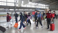 Jika terdapat persyaratan yang tidak dapat dipenuhi maka perjalanan dibatalkan dengan pengembalian bea tiket penuh.
