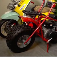 Selain mainan, Maliki juga punya ketertarikan dengan motor. Koleksinya pun unik, salah satunya mini bike Supreme x Coleman. Harga per unitnya bisa mencapai Rp 63 juta. (Foto: YouTube/Trans7 Official)