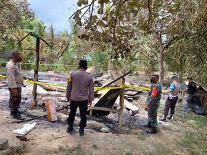 Dituding Memiliki Ilmu Hitam, Rumah Pasutri di Sultra Dibakar Warga
