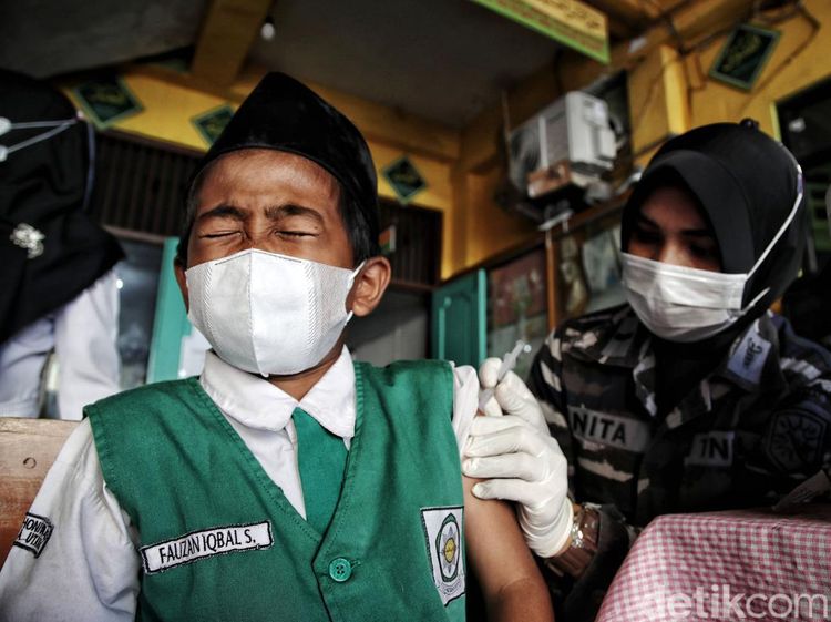 Serbuan Vaksin TNI AL untuk Dukung Sekolah Tatap Muka 100%