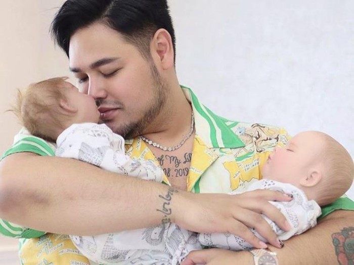 Spirit doll Spirit doll dan enamartis yang mengadopsi spirit doll.