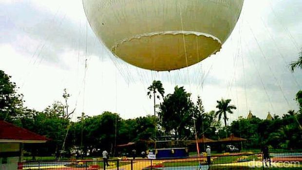 Wisata balon udaa di TMII