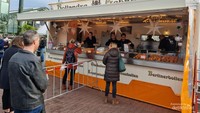 Dulu Oliebollen dan appelflap hanya dijual saat pergantian tahun saja, sekarang memasuki winter kita sudah bisa menikmati.