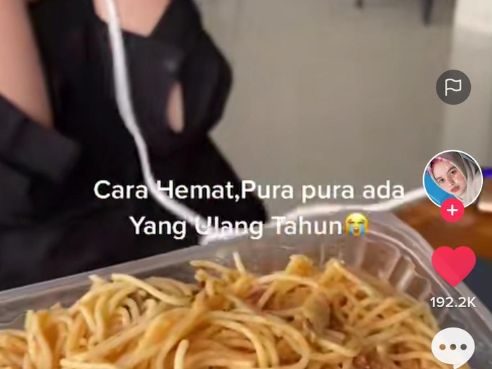 Trik Hemat! Netizen Ini Pura-pura Ultah Agar Bisa Bawa Makanan ke Kafe