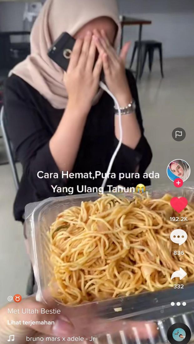 Trik Hemat! Netizen Ini Pura-pura Ultah Agar Bisa Bawa Makanan ke Kafe
