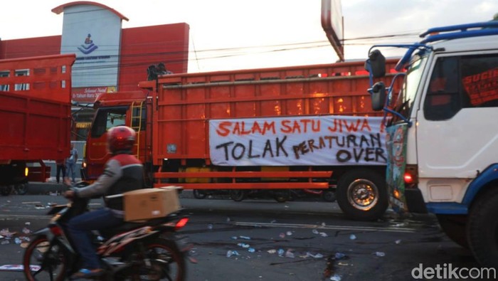 truk blokade pelabuhan ketapang