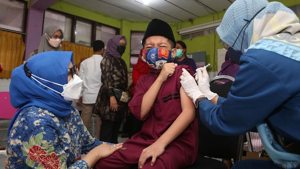 Cari Vaksin Dosis 1, 2 dan Booster di Surabaya? Ini Jadwal dan Lokasinya