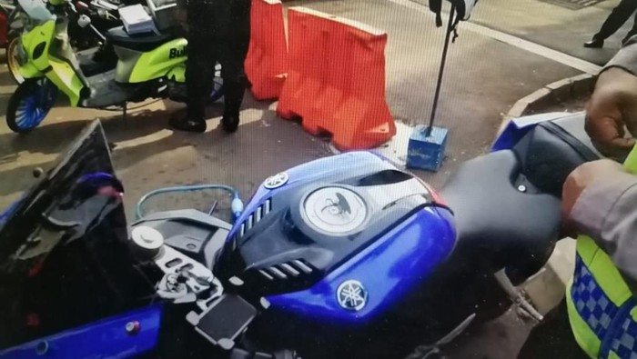 Video rombongan moge ditilang polisi di Bumi Serpong Damai (BSD), Tangsel ditilang saat sunday morning ride (sunmori) viral di medsos. (repro detikcom)