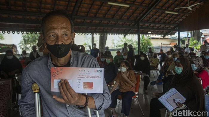 Bantuan Pangan Non Tunai (BPNT) mulai dibagikan kepada lansia di kawasan Jakarta. BPNT yang dicairkan berupa saldo senilai Rp 200 ribu.