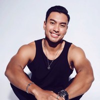 Momen saat Fuji dijodoh-jodohkan itu terlihat dalam salah satu unggahan Instagram Story pribadinya. Dalam video tersebut tampak Anggie Paturusi yang tengah mengobrol dengan Diah Permatasari. Mereka kemudian memperlihatkan foto Austin Alexander yang hendak dijodohkan dengan Fuji. Foto: Instagram/@austin.alxndr