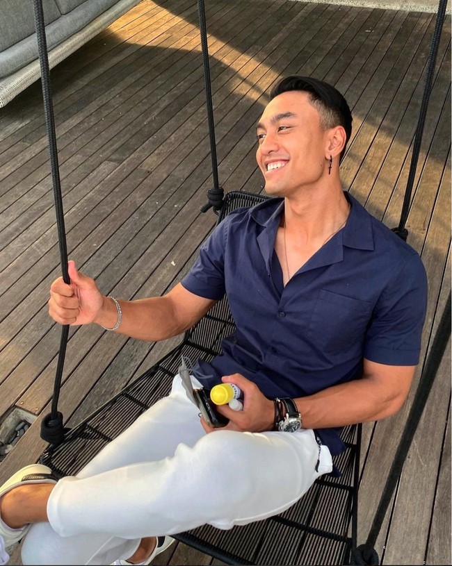 Sejak beberapa waktu lalu Fuji dan sang kakak, Fadly Faisal tampak menghabiskan waktu untuk berlibur di Bali. Ketika di Bali, Fuji terlihat dijodoh-jodohkan dengan pria bernama Austin Alexander Sutopo. Foto: Instagram/@austin.alxndr