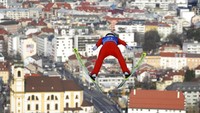 Atlet Swiss, Killian Peier of Switzerland  terbang di udara saat melakukan lompatan di etape ketiga dalam kejuaraan Empat Bukit ke-70 di Innsbruck, Austria (3/1/2021).