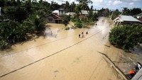Data terakhir Badan Penanggulangan Bencana Daerah (BPBD) setempat jumlah pengungsi terdampak bertambah dari 6.633 Kepala Keluarga (KK) atau 24.332 jiwa menjadi 9.766 KK atau 32.854 jiwa.