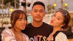 Netizen Terbelah 2, Fuji dan Chika Chandrika Asyik Liburan Bareng di Bali