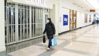 Melansir AP, lonjakan kasus COVID-19 imbas varian Omicron membuat Ontario, salah satu kawasan dengan populasi terbanyak di Kanada, menutup gym, restoran indoor, hingga bioskop sebagai upaya menekan laju kasus COVID-19 di kawasan tersebut.