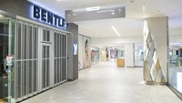 Perdana Menteri Provinsi Ontario, Doug Ford juga mengimbau pihak rumah sakit untuk menghentikan sementara operasi yang tidak mendesak sebagai persiapan menghadapi gelombang COVID-19 imbas varian Omicron di daerah tersebut. Ford menunjuk pada proyeksi yang menunjukkan jumlah total pasien di rumah sakit akan melebihi kapasitas dalam beberapa minggu karena Omicron.