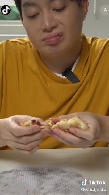 Edric Tjandra Buang Kulit Ayam Goreng Bikin Netizen Kesal
