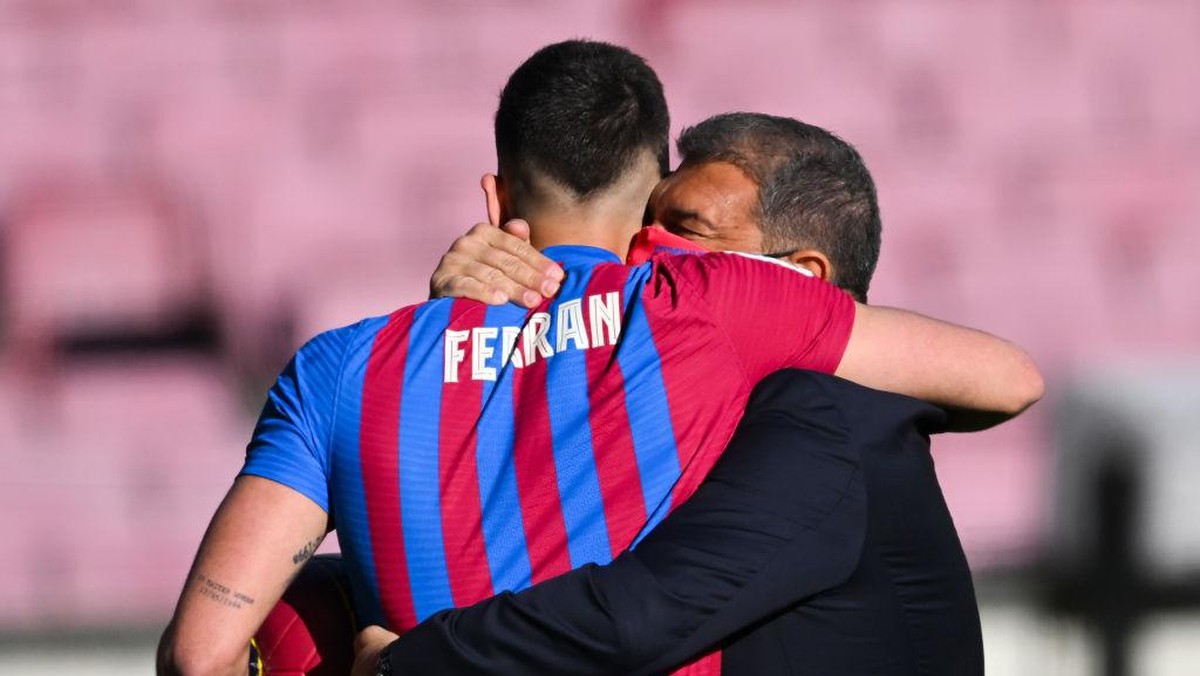 Ferran Torres belun bisa didaftarkan Barcelona di LaLiga (Getty Images/David Ramos)