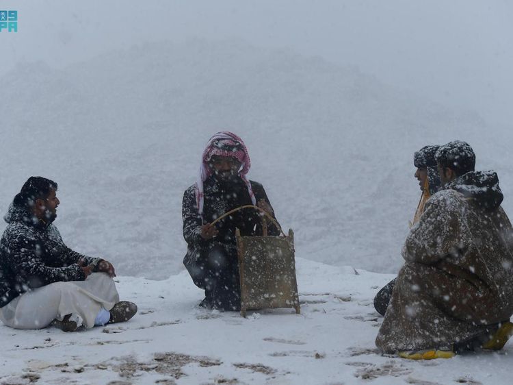 Foto: Pegunungan Tabuk Arab Saudi yang Tertutupi Salju