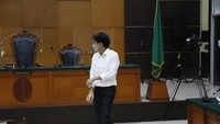 Gaga Muhammad memasuki ruang sidang di Pengadilan Negeri Jakarta Timur. Foto: Noel/detikcom