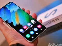 Unboxing Samsung Galaxy S21 FE, Menggoda di Berbagai Sisi