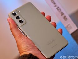 Unboxing Samsung Galaxy S21 FE, Menggoda di Berbagai Sisi