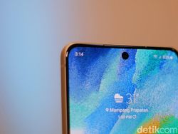 Unboxing Samsung Galaxy S21 FE, Menggoda di Berbagai Sisi