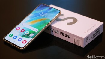 Baterainya berkapasitas 4.500 mAh dengan pengisian cepat 25W. Foto: Adi Fida Rahman/detikINET
