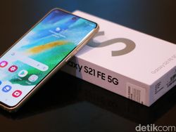 Unboxing Samsung Galaxy S21 FE, Menggoda di Berbagai Sisi