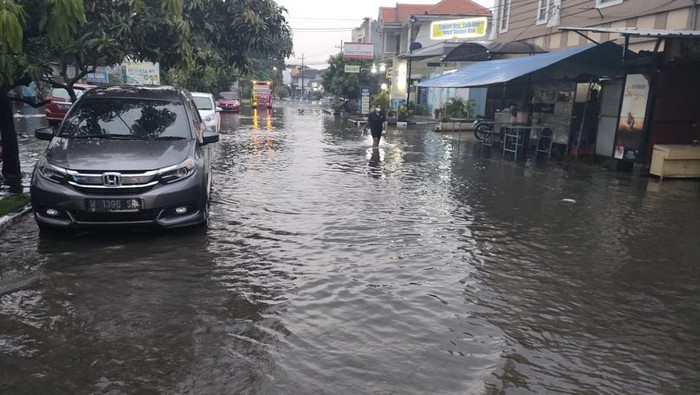genangan di brebek industri