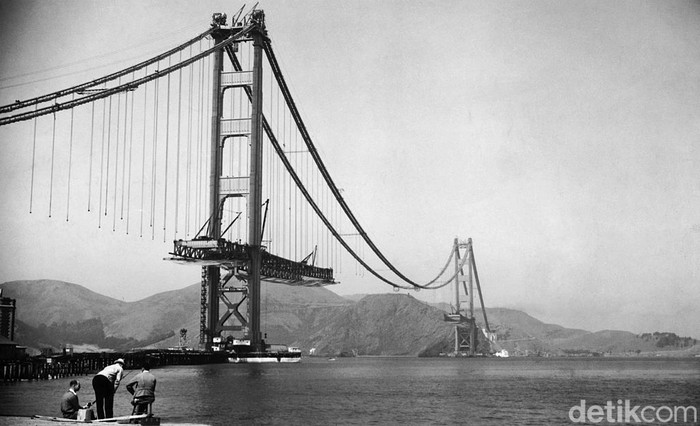 The Golden Gate Bridge in San Francisco during its construction.   (Photo by Hulton Archive/Getty Images)