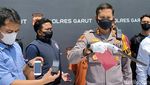 Polisi Pamerkan Hendi, Pria yang Tega Bunuh Istri Sendiri di Garut