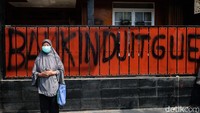 Diketahui, kasus investasi bodong alkes ini menjerat sejumlah korban yang berasal dari berbagai daerah di Indonesia. Salah satu korban bahkan mendatangi rumah tersangka berharap keadilan dan uang miliknya dikembalikan.