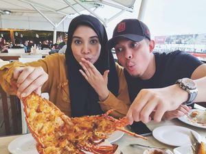 Serunya Momen Irwansyah Makan Lobster dan Hot Pot Bareng Zaskia Sungkar