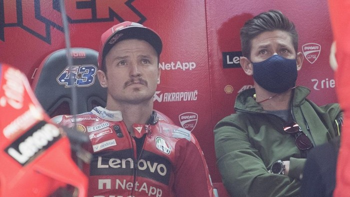 LAGOA, ALGARVE, PORTUGAL - NOVEMBER 06: Jack Miller of Australia and Ducati Lenovo Team and Casey Stoner of Australia (R) look on in box during the MotoGP Of Portugal - Qualifying on November 06, 2021 in Lagoa, Algarve, Faro. (Photo by Mirco Lazzari gp/Getty Images)