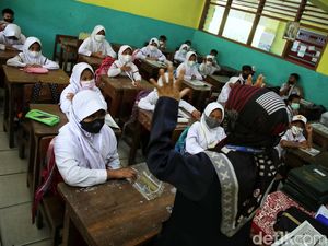 PTM 100% Dilanjut Meski Ada Siswa Positif COVID, Ini Alasan Pemprov DKI